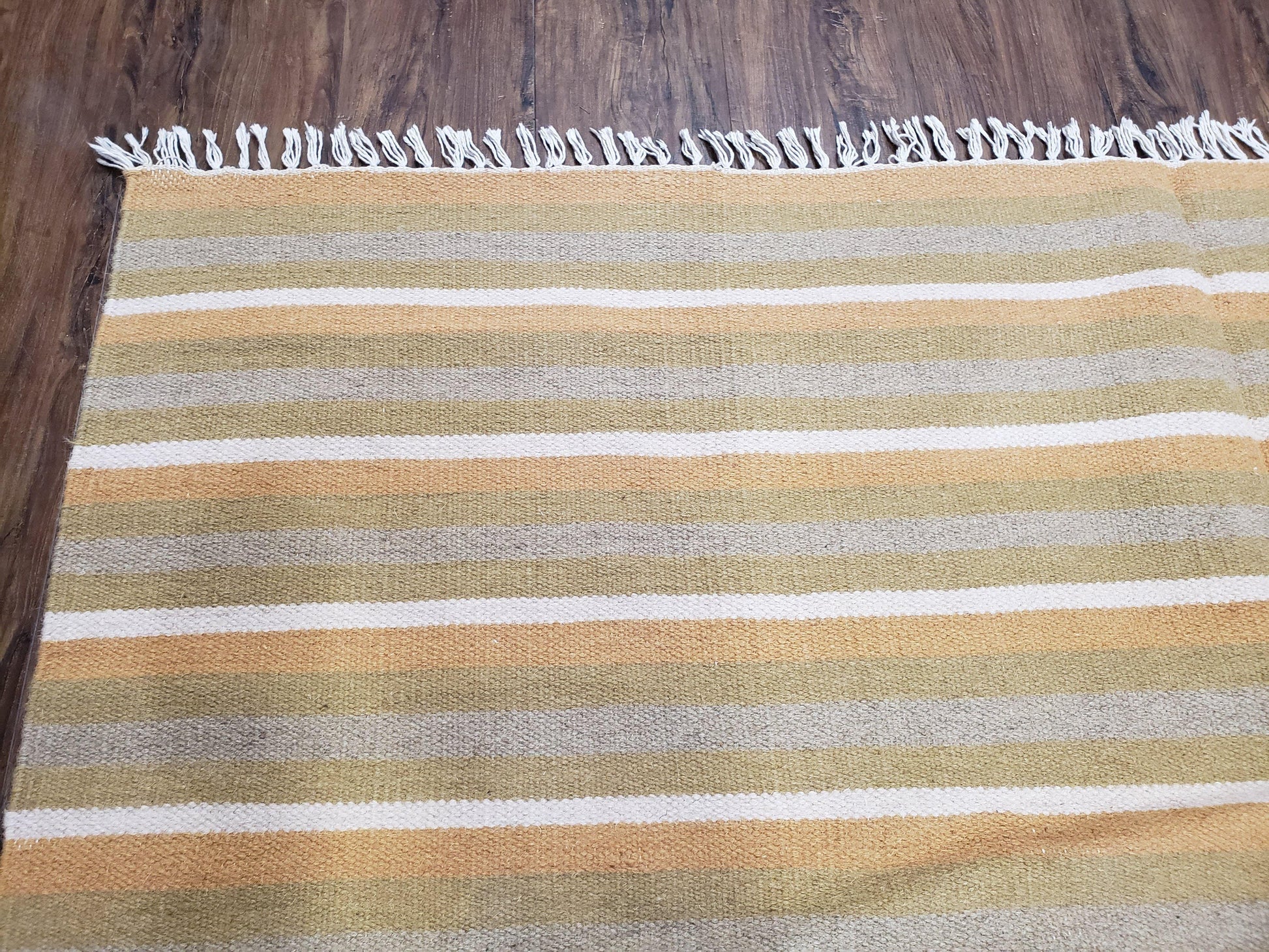 New Indian Kilim Area Rug, 6x8 - 7x8 South American Style Blanket, Striped Indian Wool Hand-Woven Flat Weave 6x9 Bedroom Rug, Ivory Ochre - Nuvé