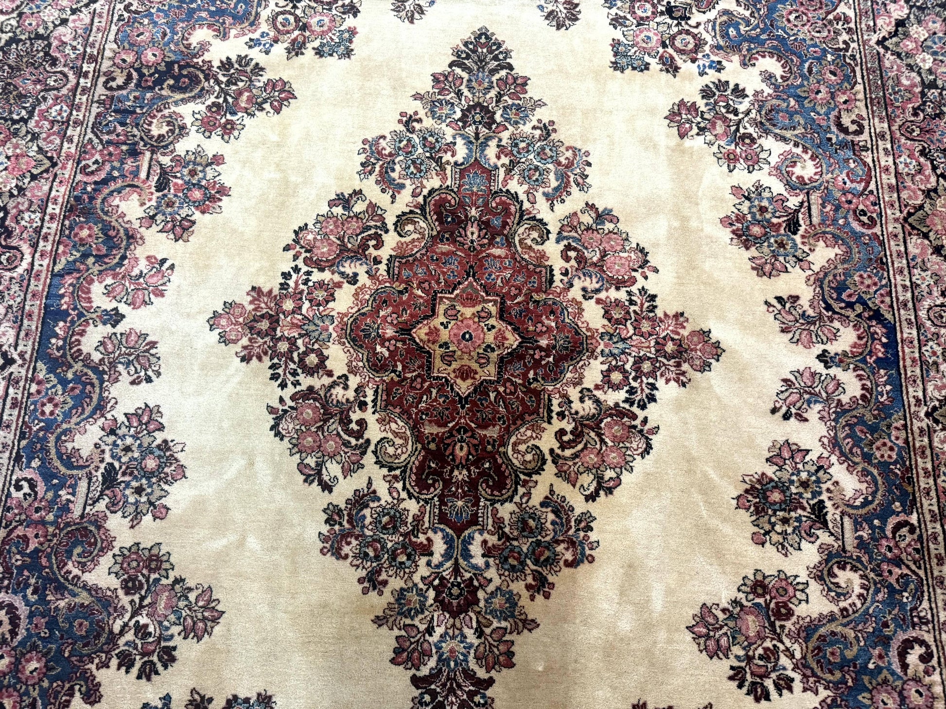 Persian Sarouk Rug 9x12, Ivory & Blue, Semi Open Field - Nuvé