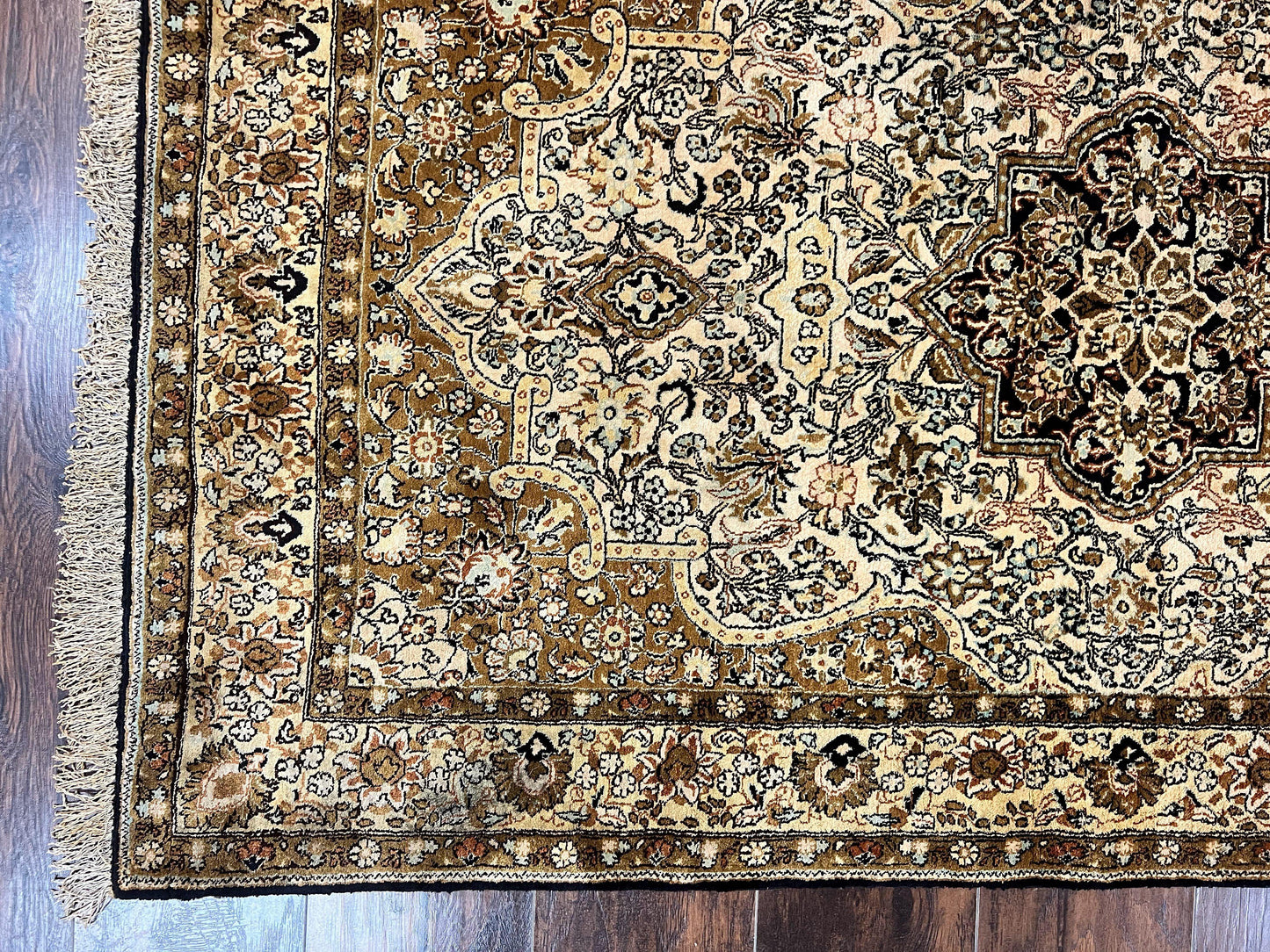 Persian Qum Silk Rug 3.5 x 5.5, Floral Medallion, Very Fine 350 KPSI, Handmade Silk on Silk Rug, Vintage - Nuvé