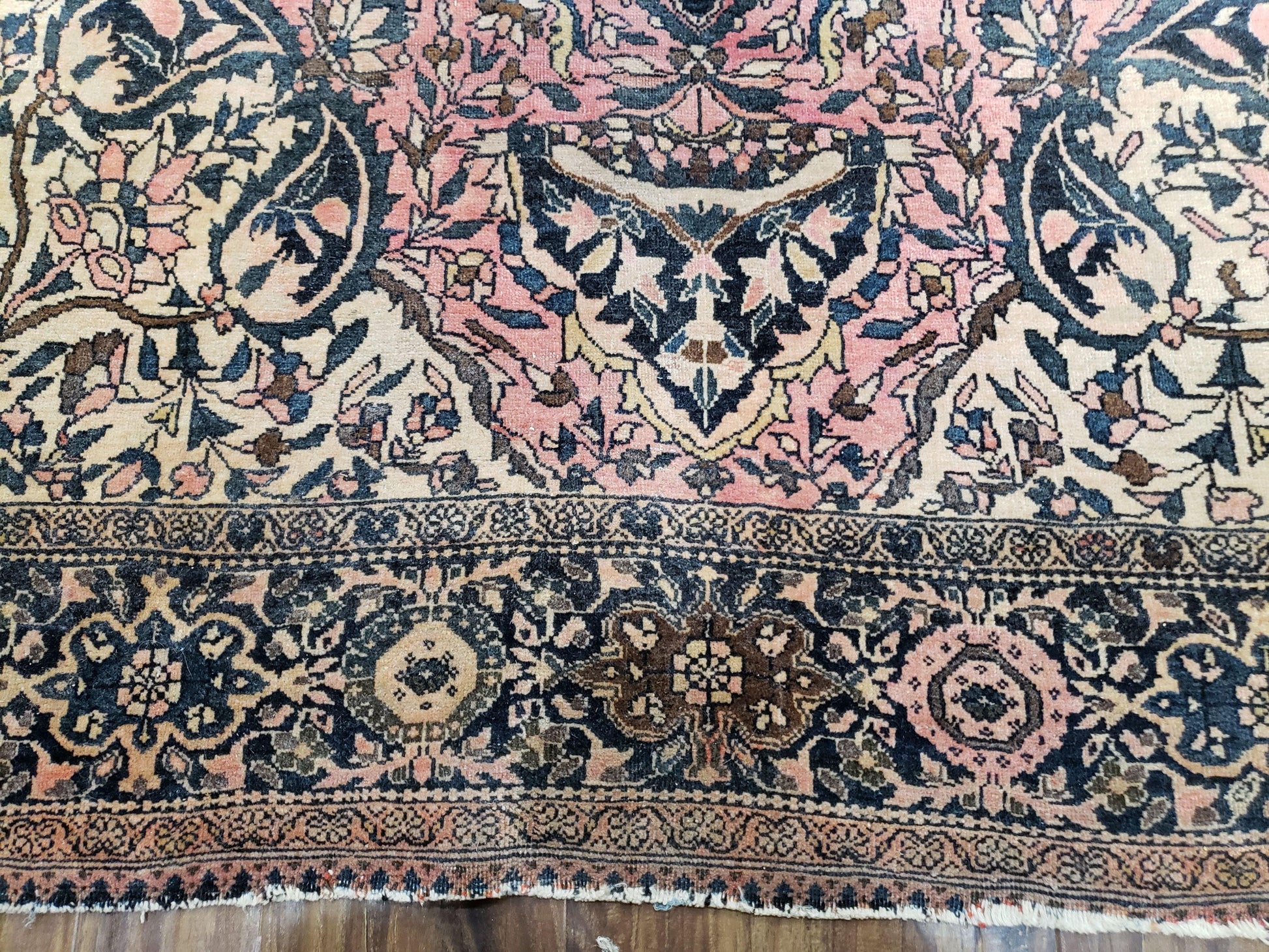 Antique Persian Farahan Rug, 4'1" x 6' 5" - Nuvé