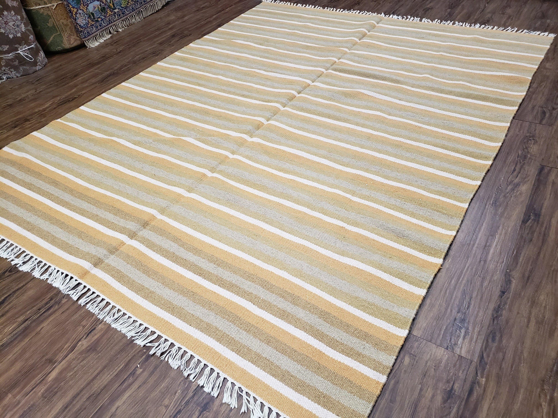 New Indian Kilim Area Rug, 6x8 - 7x8 South American Style Blanket, Striped Indian Wool Hand-Woven Flat Weave 6x9 Bedroom Rug, Ivory Ochre - Nuvé