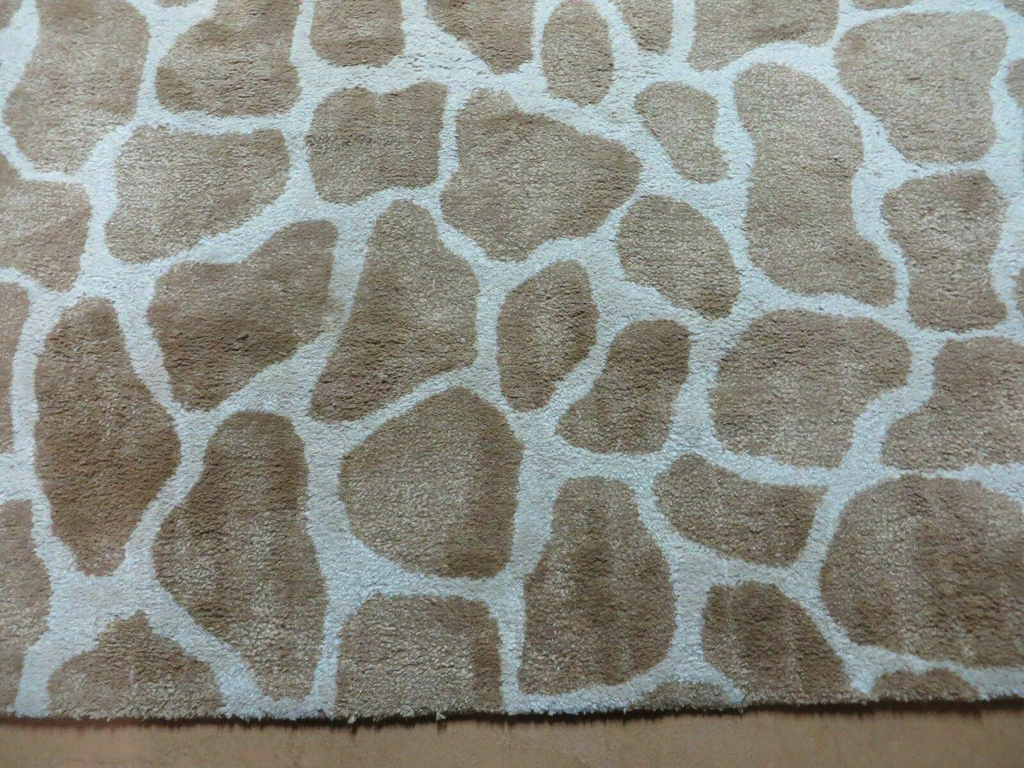 6x9 Safavieh Rug - Nuvé