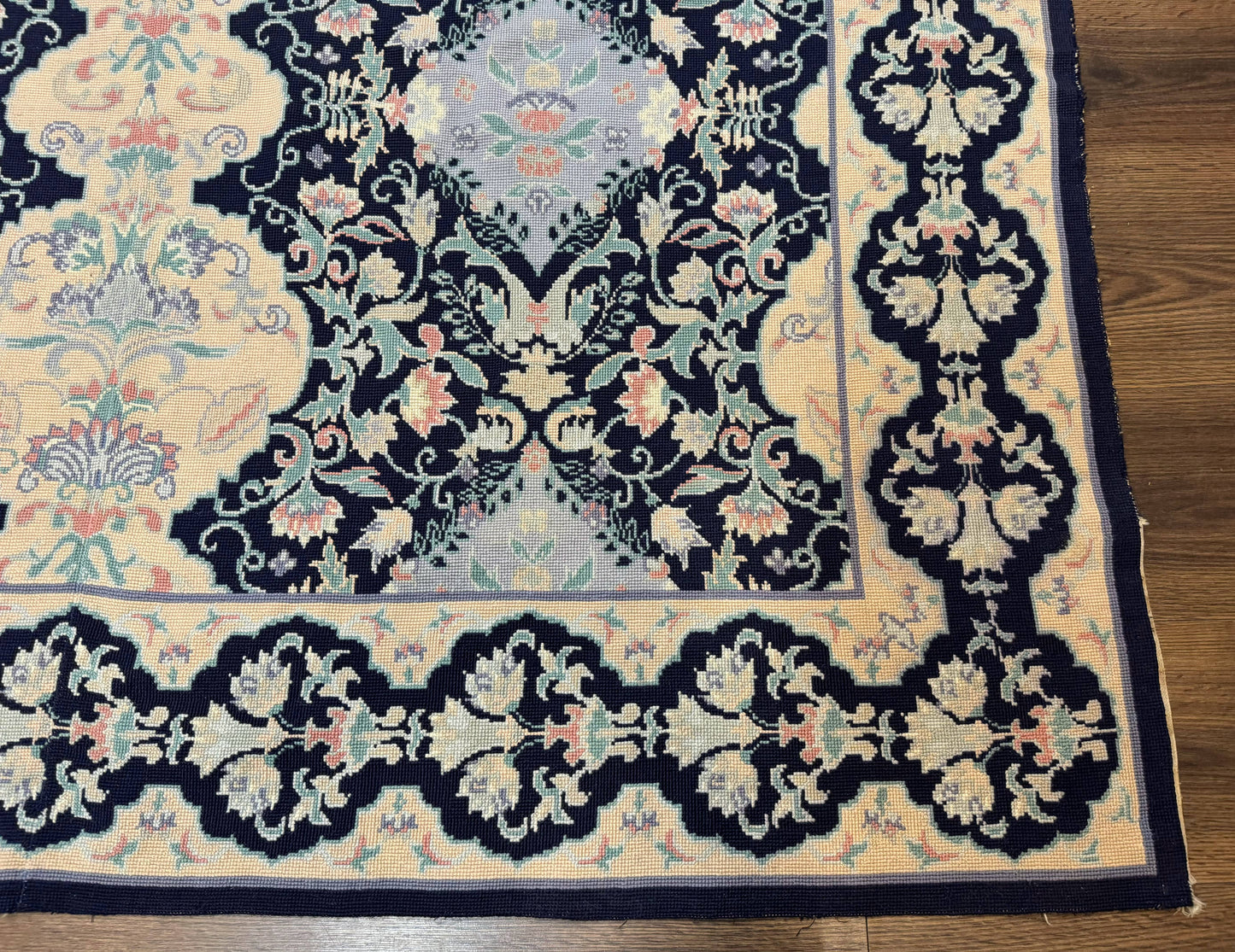 Needlepoint Rug 6x9, Ivory and Navy Blue - Nuvé