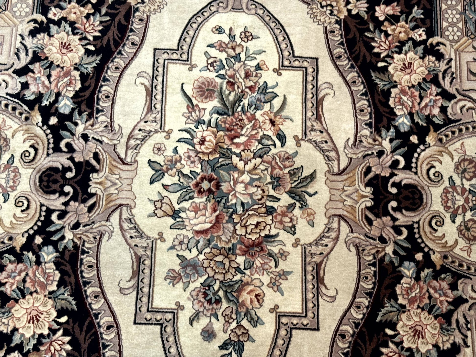 Aubusson Rug 6x9, European Design, Fine 170 KPSI, Elegant Carpet - Nuvé