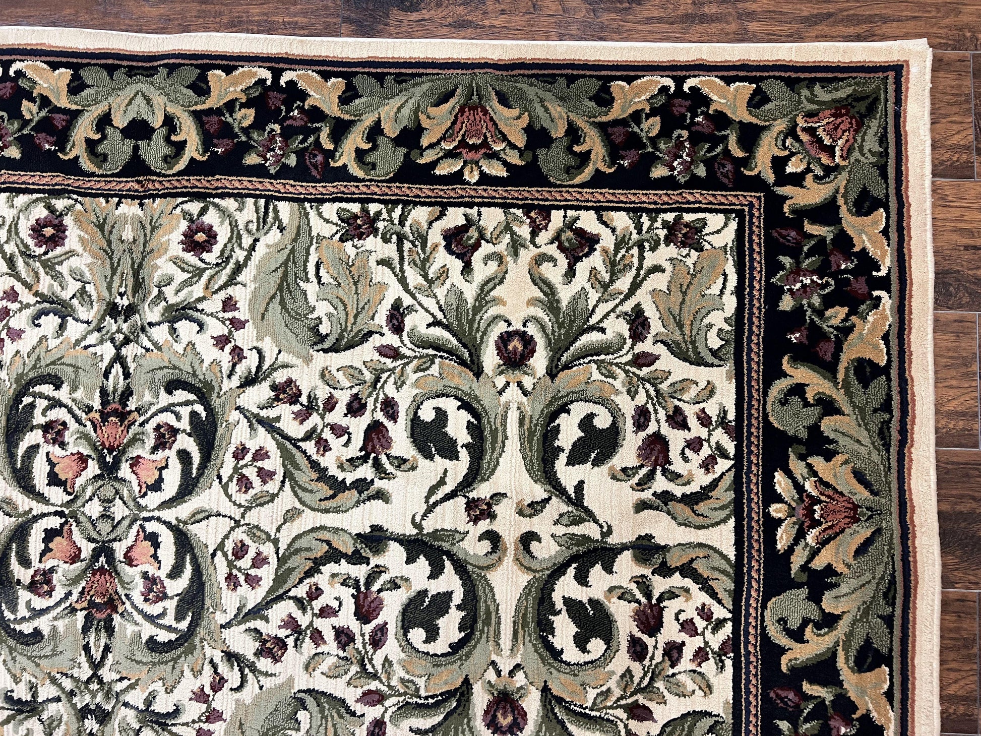 Oriental Rug 8x11, Floral Pattern, Ivory and Black - Nuvé