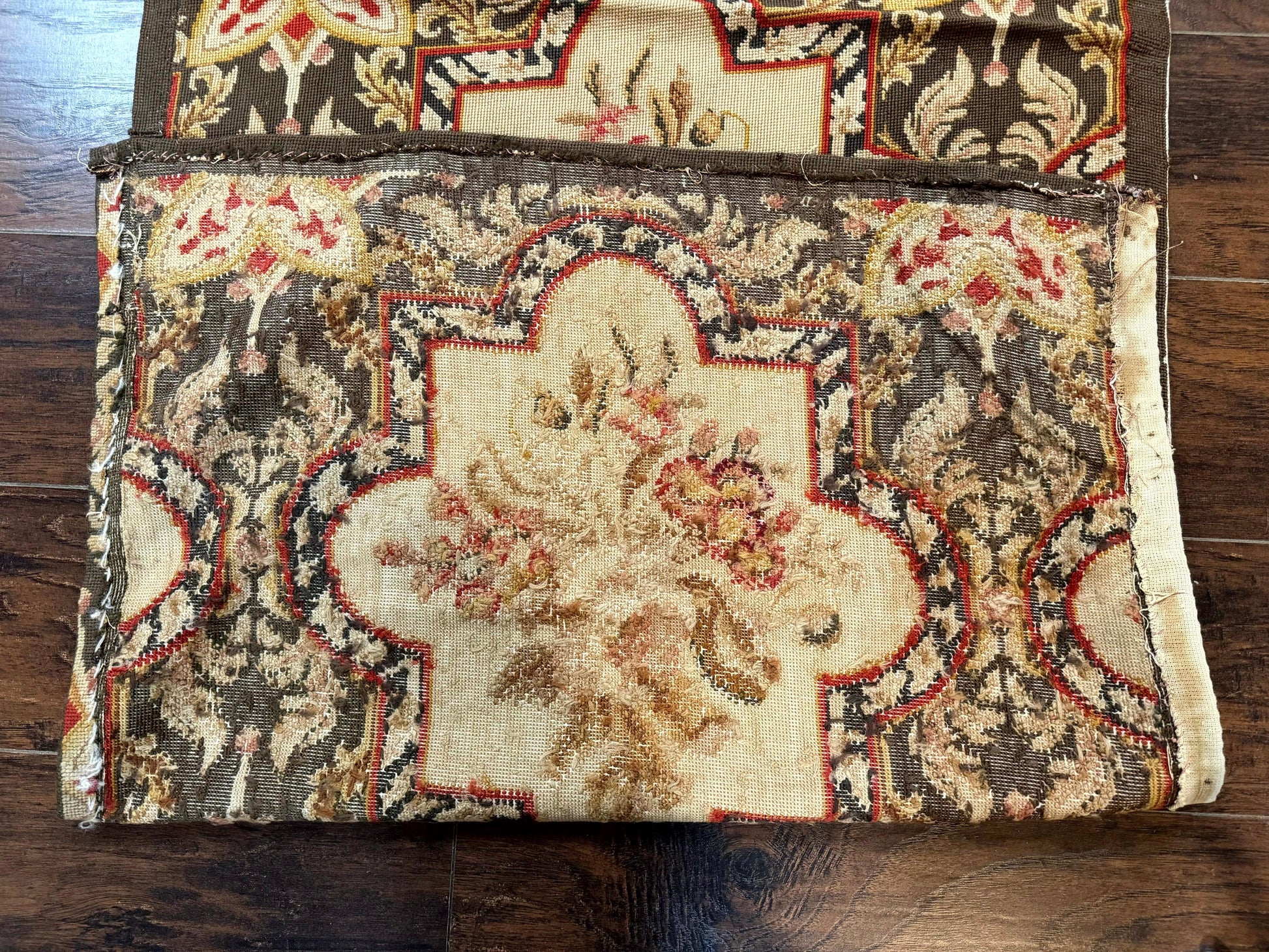 Needlepoint Runner Rug 2.7 x 9.7, European French Design, Wool, Handmade, Vintage - Nuvé