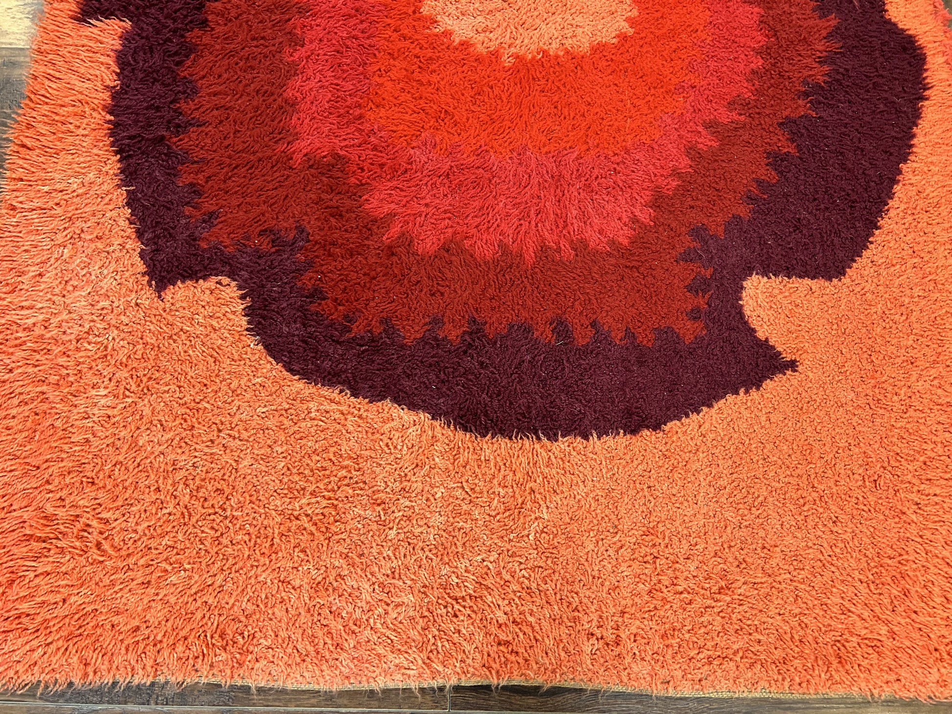 Danish Rya Shag Rug 4x6, Mid Century 1960s Retro Vintage Wool Rug, Shades of Red - Nuvé