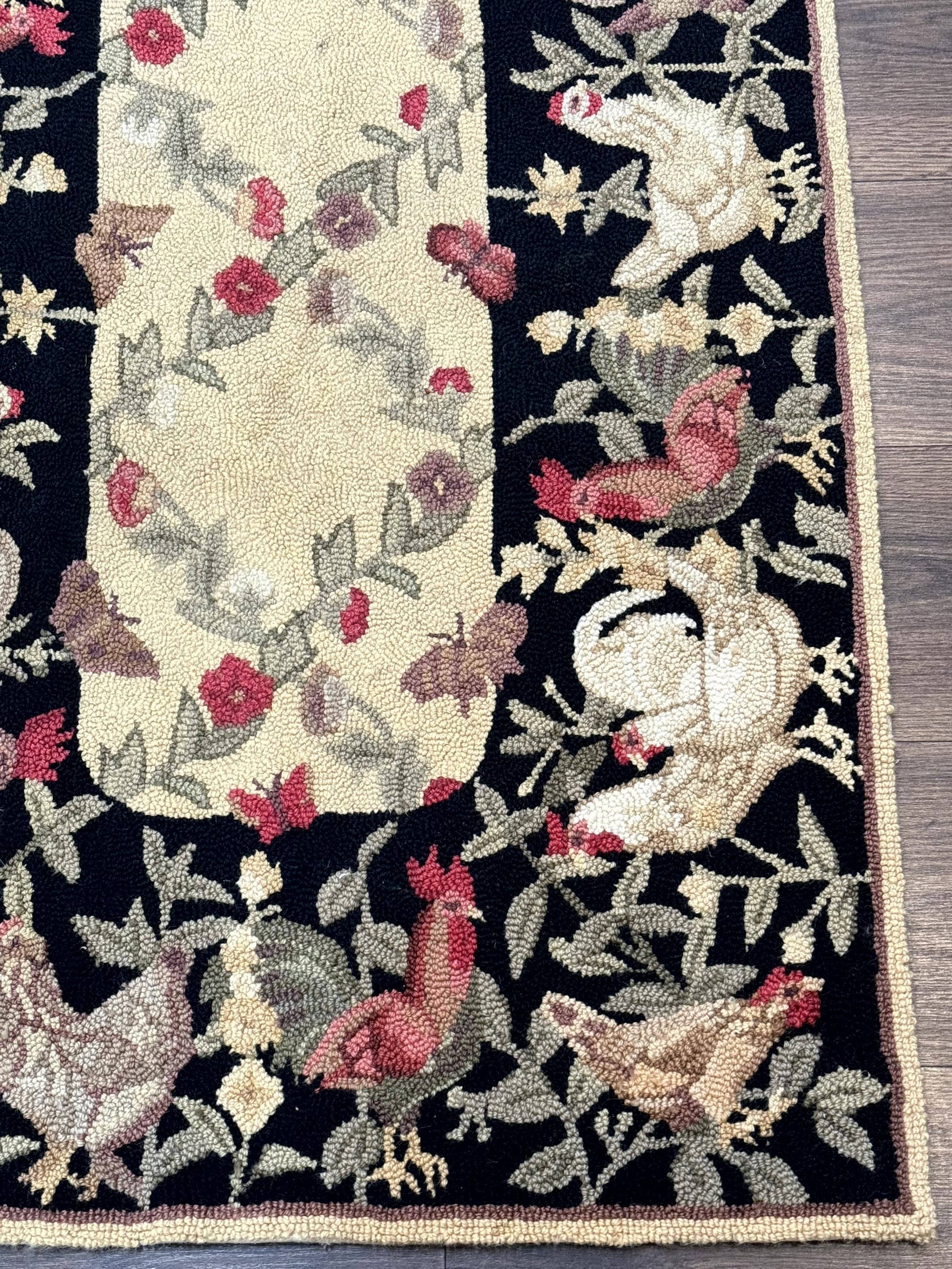 Small Vintage Hooked Rug, Roosters, Handmade, Wool - Nuvé