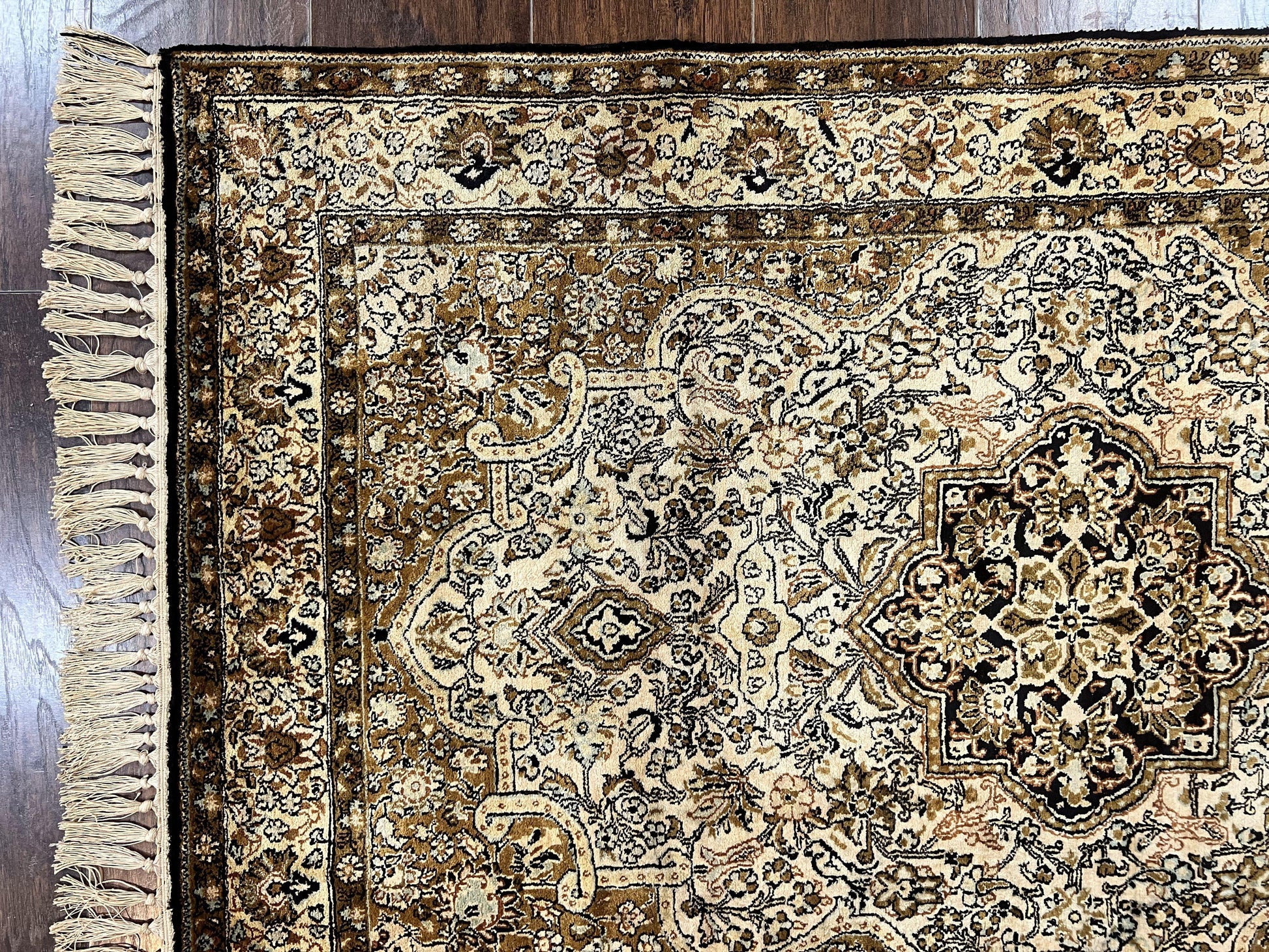 Persian Qum Silk Rug 3.5 x 5.5, Floral Medallion, Very Fine 350 KPSI, Handmade Silk on Silk Rug, Vintage - Nuvé