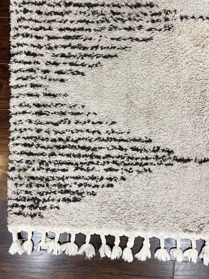Shag Rug 5x8, Off White and Black Modern Contemporary Shag Area Rug, Moroccan Style Rug 5 x 8 ft, Medium Sized Rug, nuLoom Rug - Nuvé