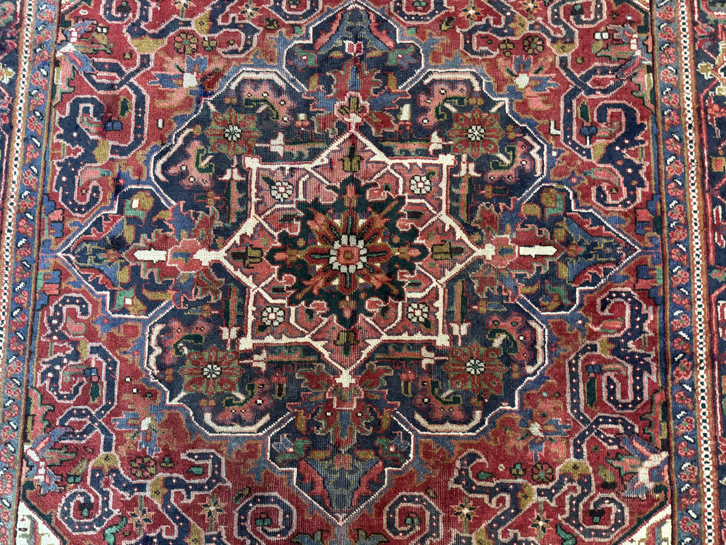 Persian Heriz Rug 6.6 x 9, Geometric Wool Persian Carpet - Nuvé