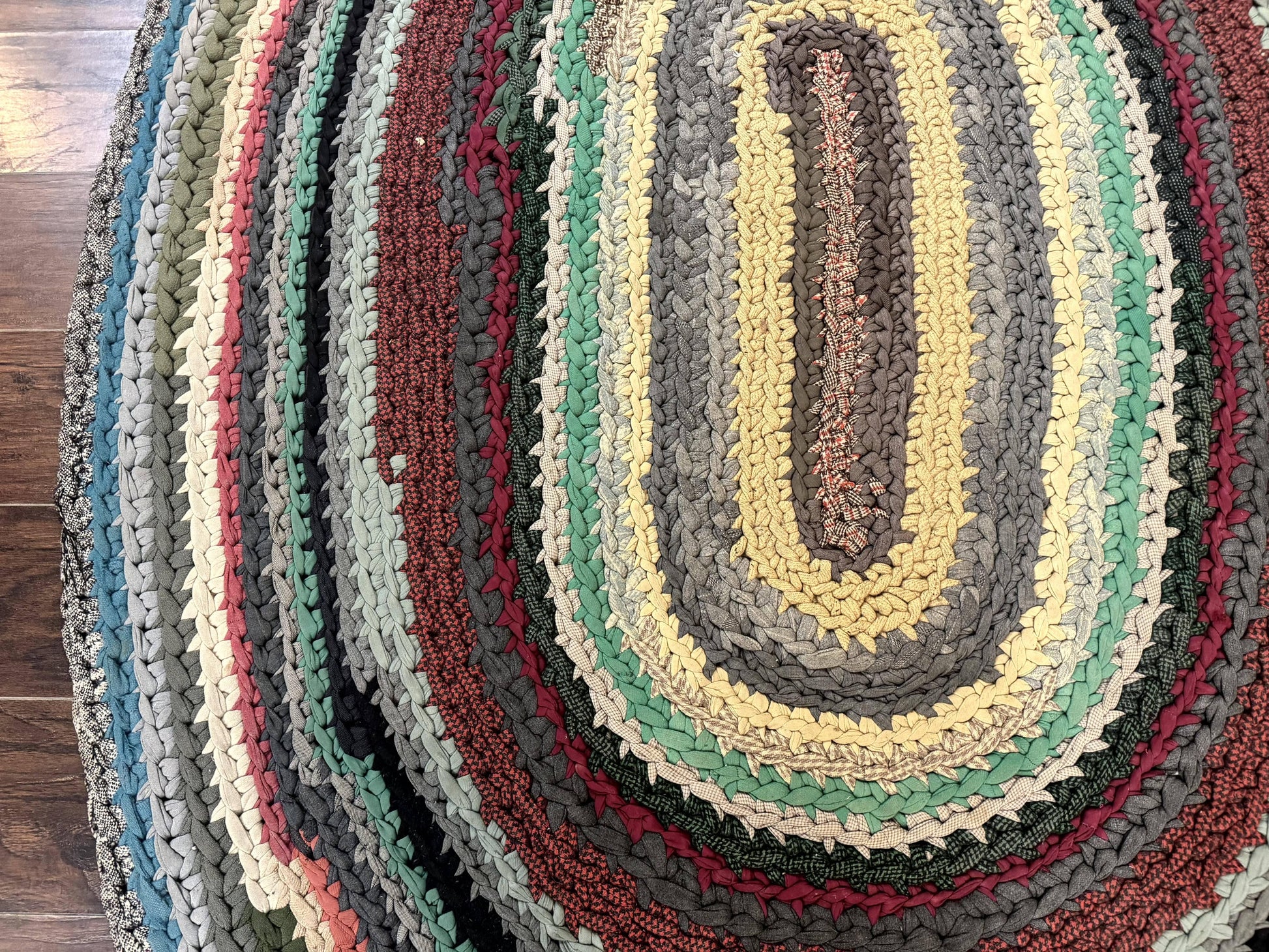Antique American Braided Rug 5x7, Oval Multicolor Handmade Wool Braided Carpet - Nuvé