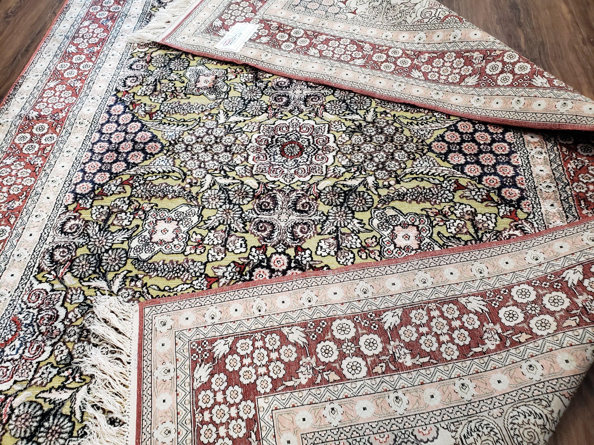 5x8 Indian Kashmiri Silk Rug with Gold Threads - Nuvé