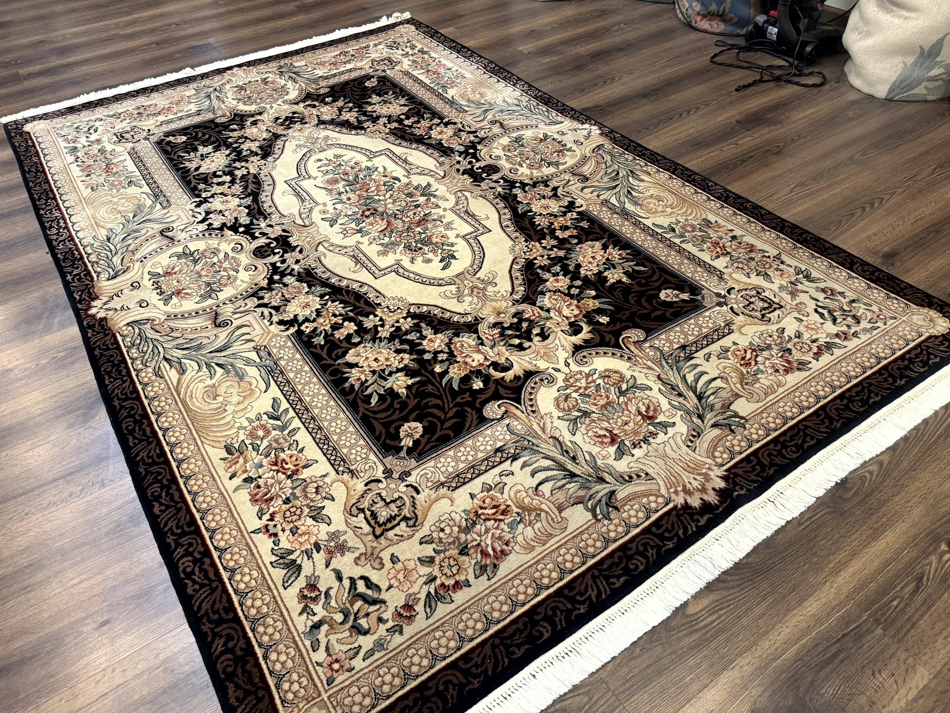 Aubusson Rug 6x9, European Design, Fine 170 KPSI, Elegant Carpet - Nuvé