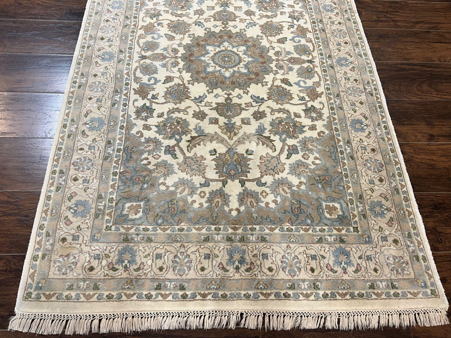 Indo Persian Rug 4x6, Floral Medallion, Beige, Handmade Wool Vintage Carpet 4 x 6 ft - Nuvé