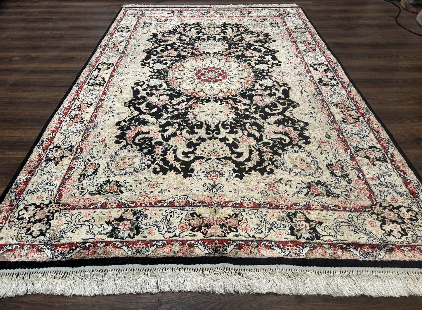 Indian Kashmiri Silk Rug, Floral Medallion, Vintage Hand Knotted Carpet - Nuvé