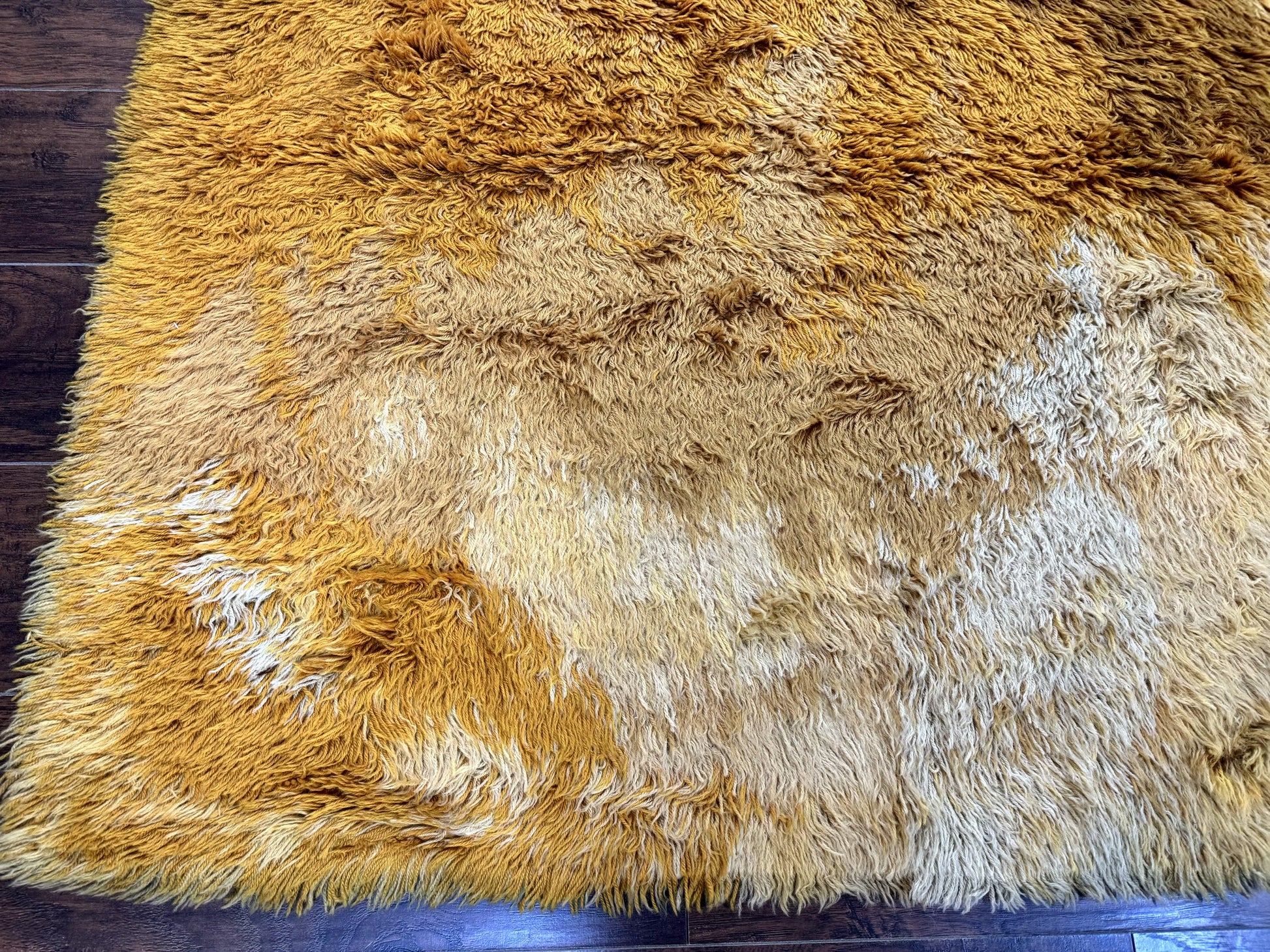 Rya Shag Rug 4.6 x 6, Shades of Yellow, Mid Century Vintage Carpet - Nuvé