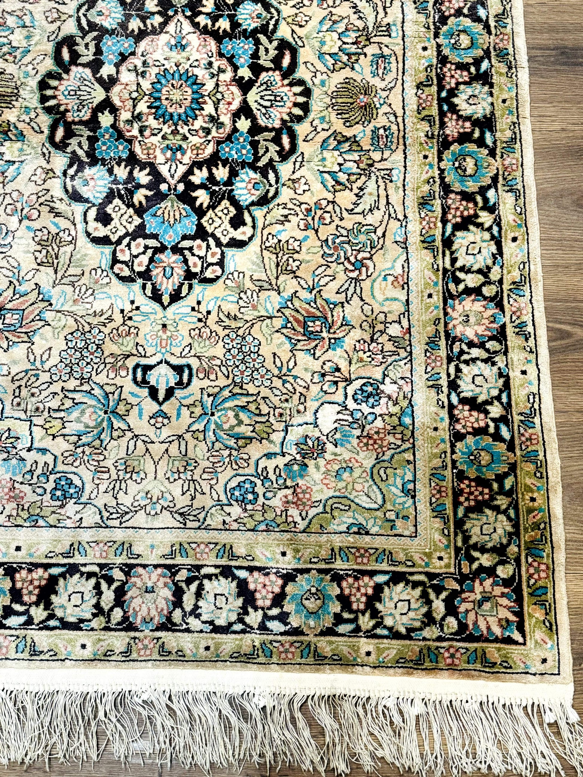 Indian Kashmiri Silk Rug 3x5, Floral Medallion, Fine 200 KPSI - Nuvé