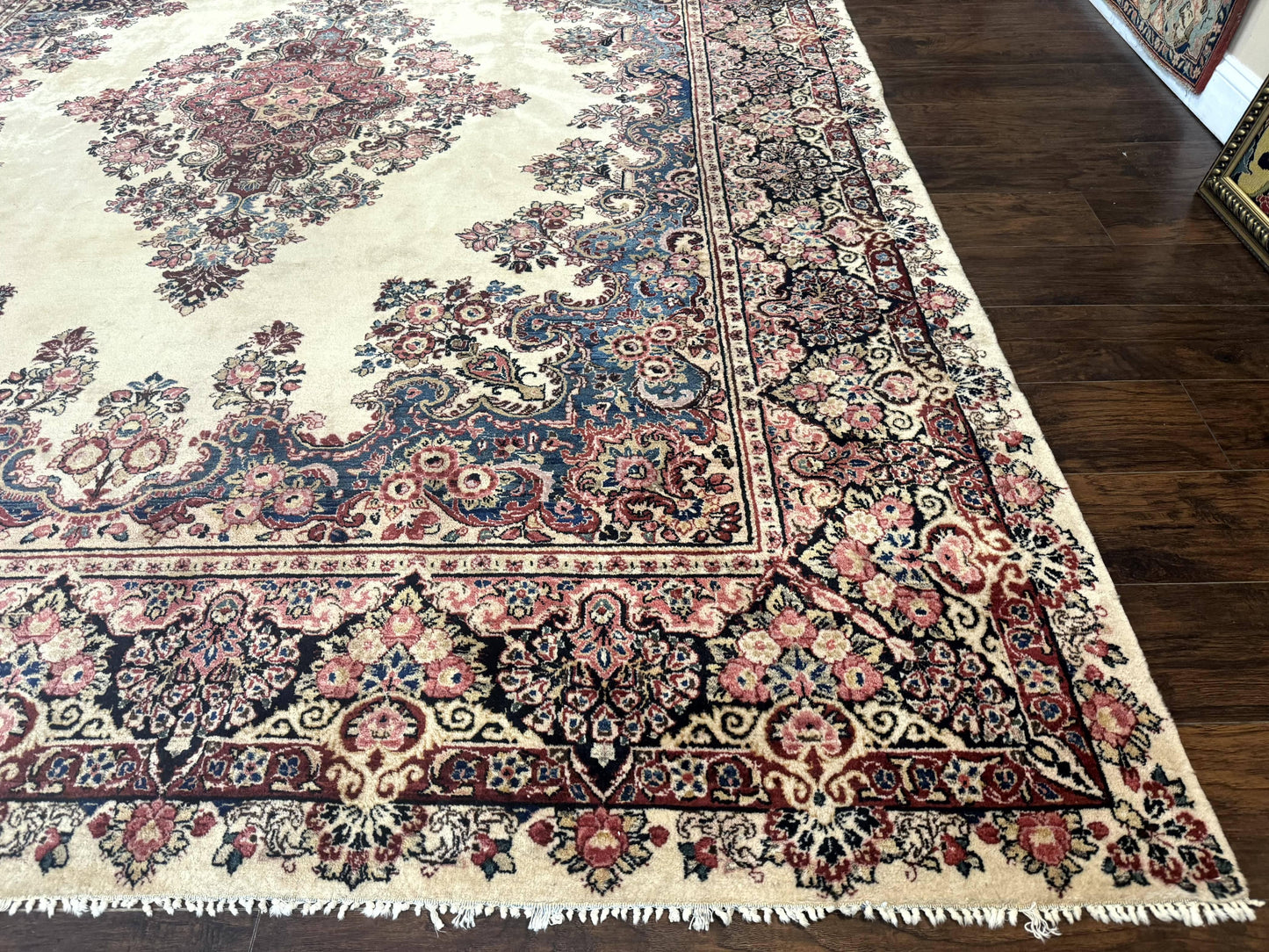 Persian Sarouk Rug 9x12, Ivory & Blue, Semi Open Field - Nuvé