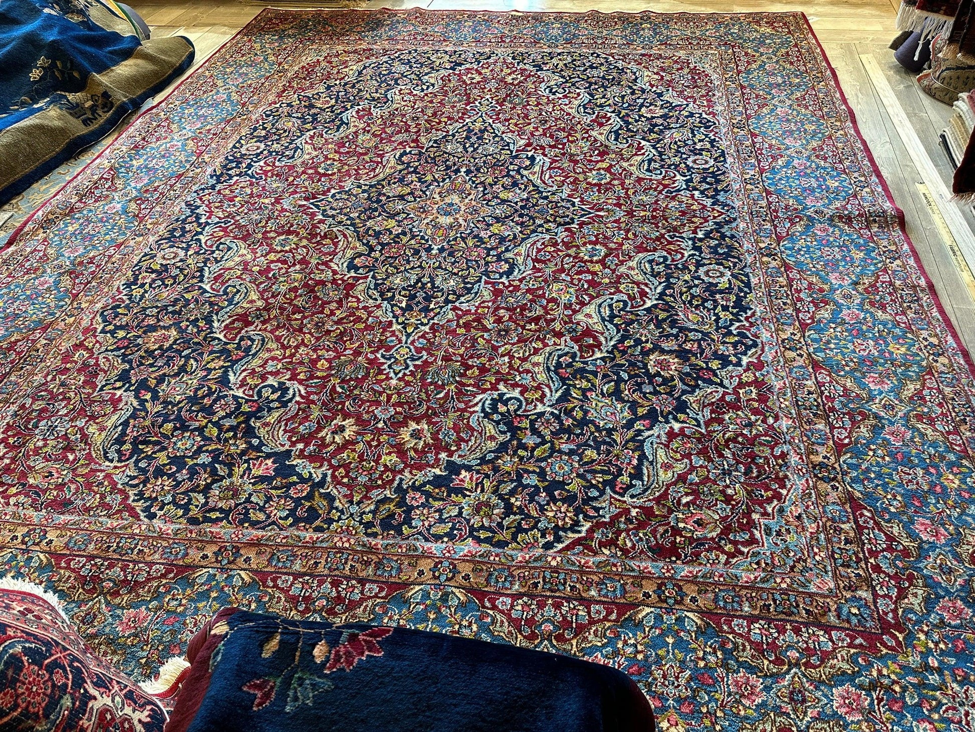 Exquisite Persian Vintage Medalian Rug 10 x 13 - Nuvé