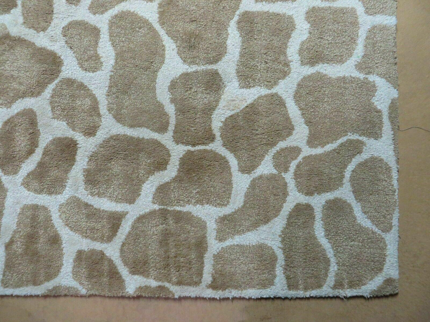 6x9 Safavieh Rug - Nuvé