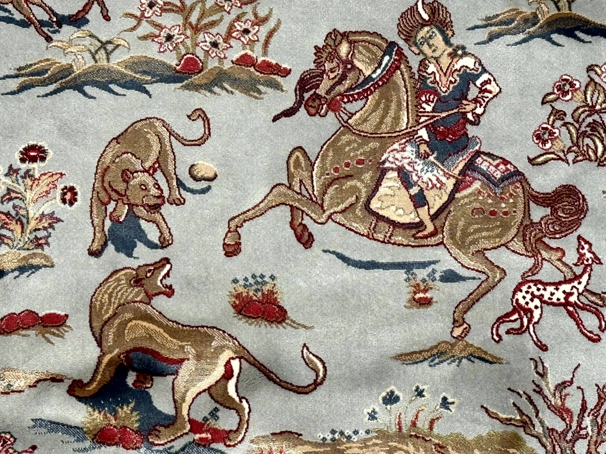 Round Silk Rug 6x6, Hunting Design, Bamboo Silk, Animal Pictorials - Nuvé