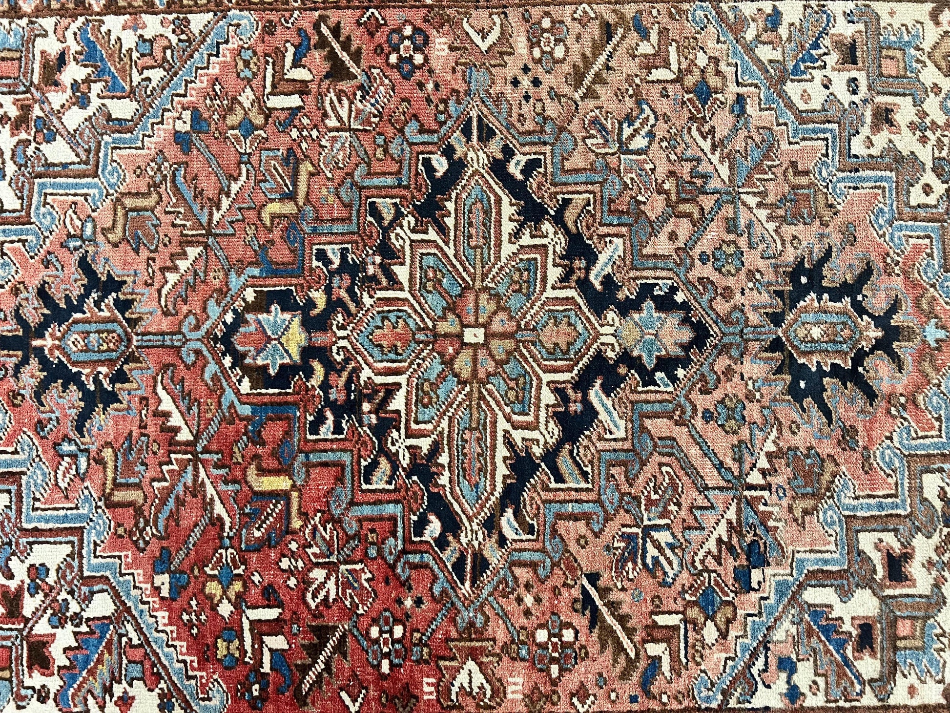 Antique Persian Heriz Rug 6x8, Geometric Medallion, 1920s Oriental Carpet, Handmade Wool Rug - Nuvé