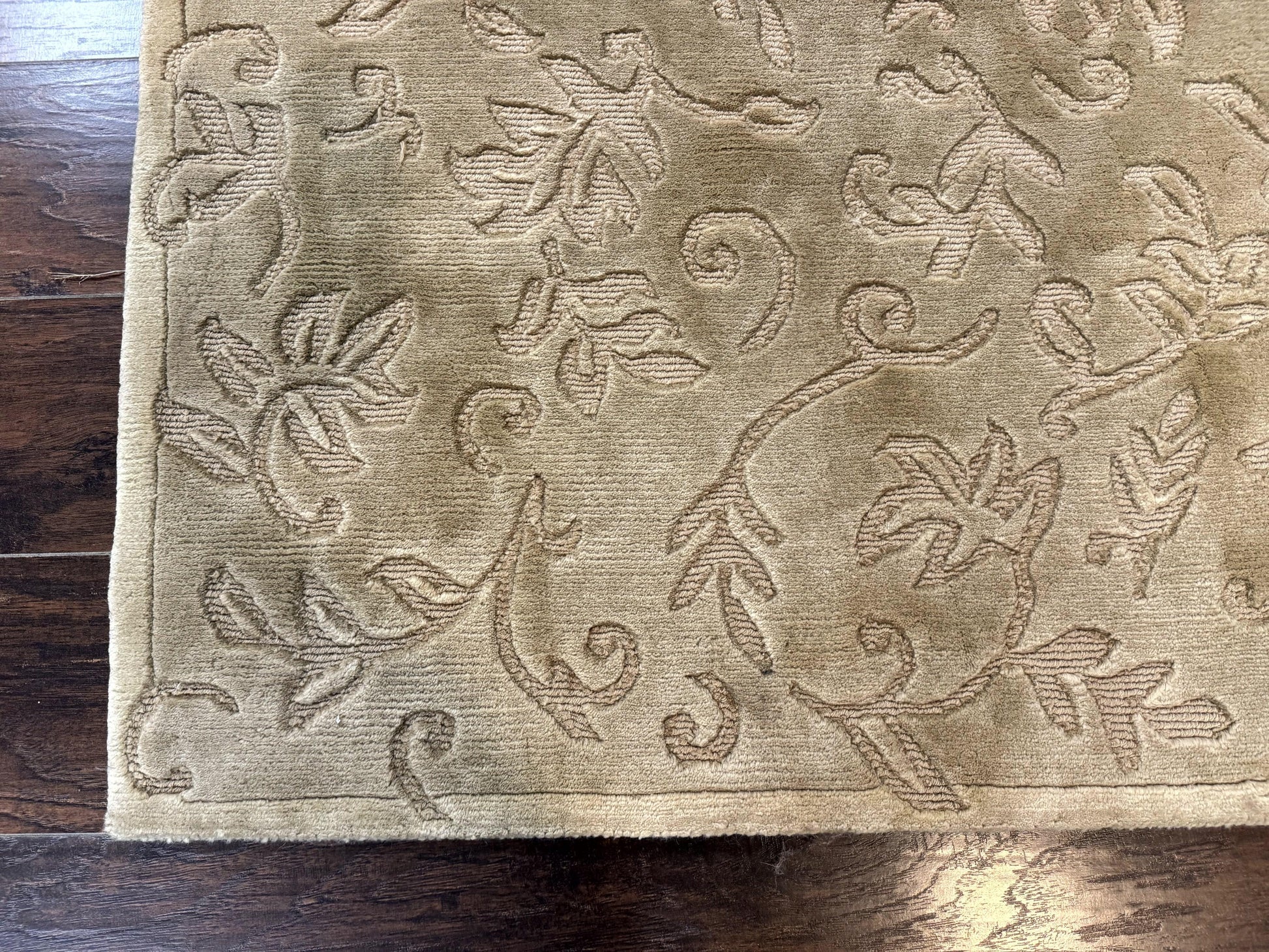 Modern Tibetan Rug 3.7 x 5.5, Carved Floral Design, Wool and Silk Highlights - Nuvé