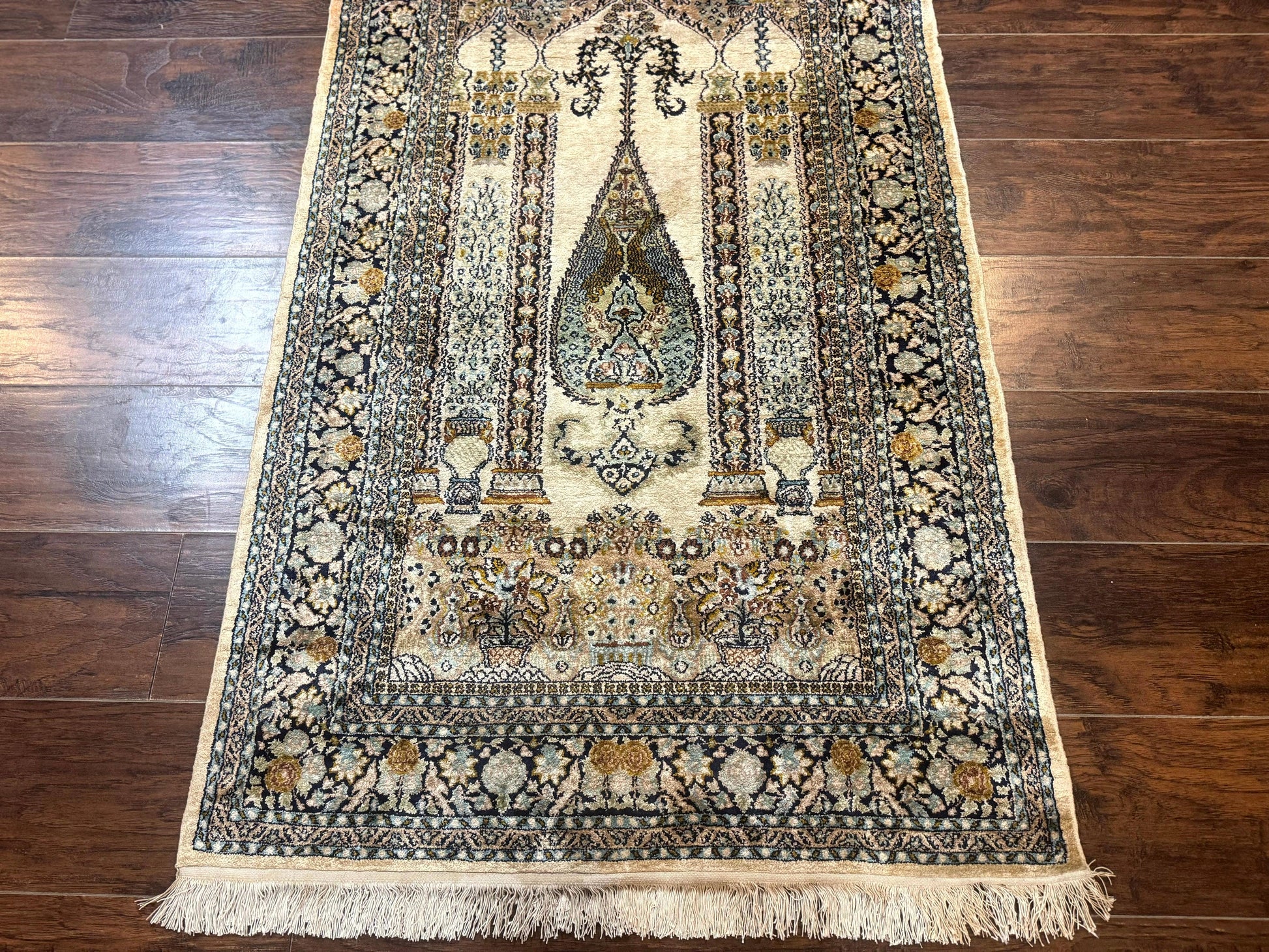 Silk Indian Kashmiri Rug 3x4, Very Fine 400 KPSI, Silk Prayer Rug, Handmade - Nuvé