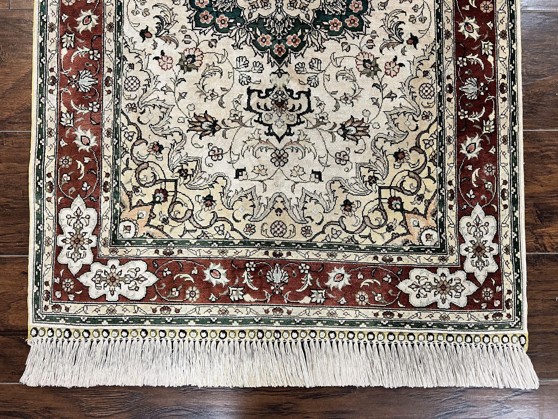 Silk Turkish Kayseri Rug 2.7 x 4, Floral Medallion, Fine Oriental Carpet, Small Vintage Rug, Silk Pile on Silk Foundation, Hand Knotted - Nuvé