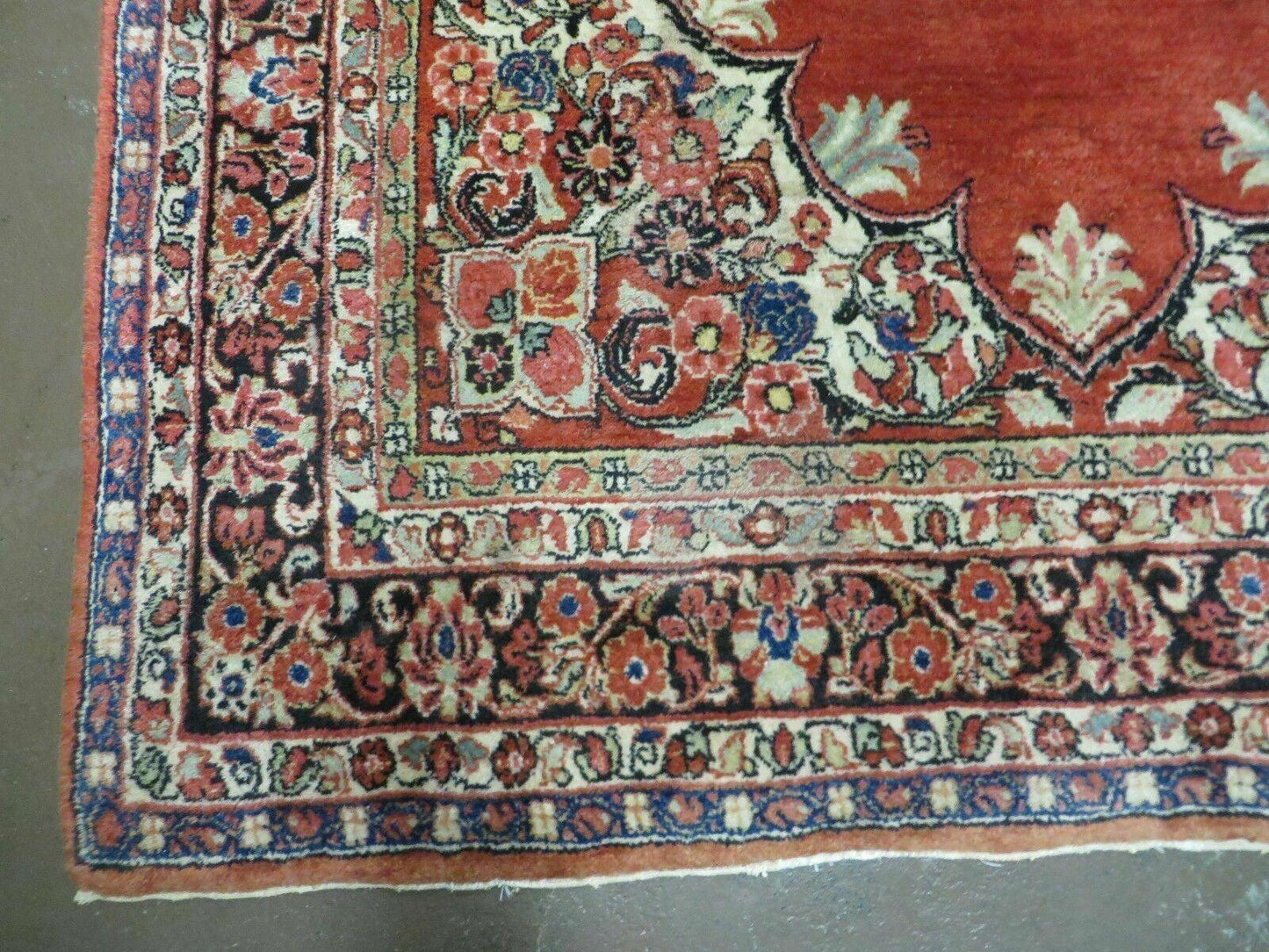 Antique Persian Sarouk Rug 5x8, Red, Semi Open Field, Hand Knotted, Wool - Nuvé
