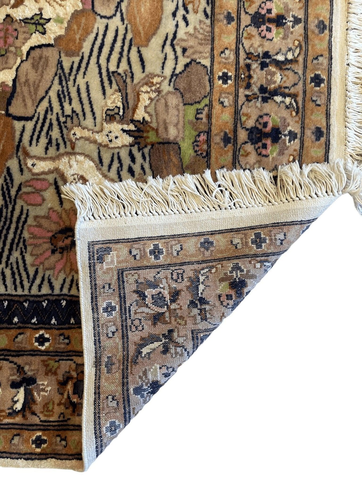 Fine Handmade Pictorial Rug 71'’ x 48'’ - Nuvé