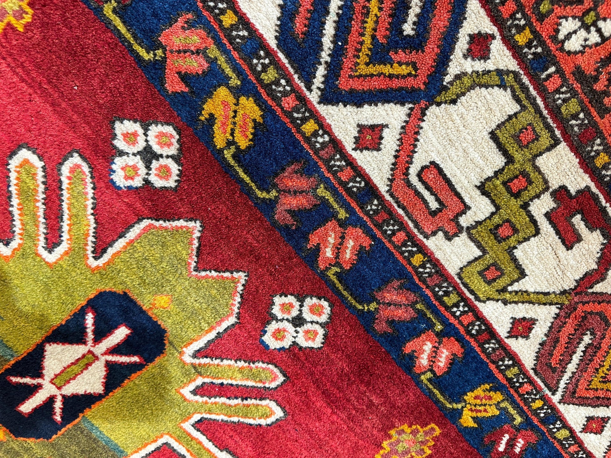 Hand-Knotted Persian Meshgin Wool Rug – 5’ x 11’ – Vintage Tribal Masterpiece - Nuvé