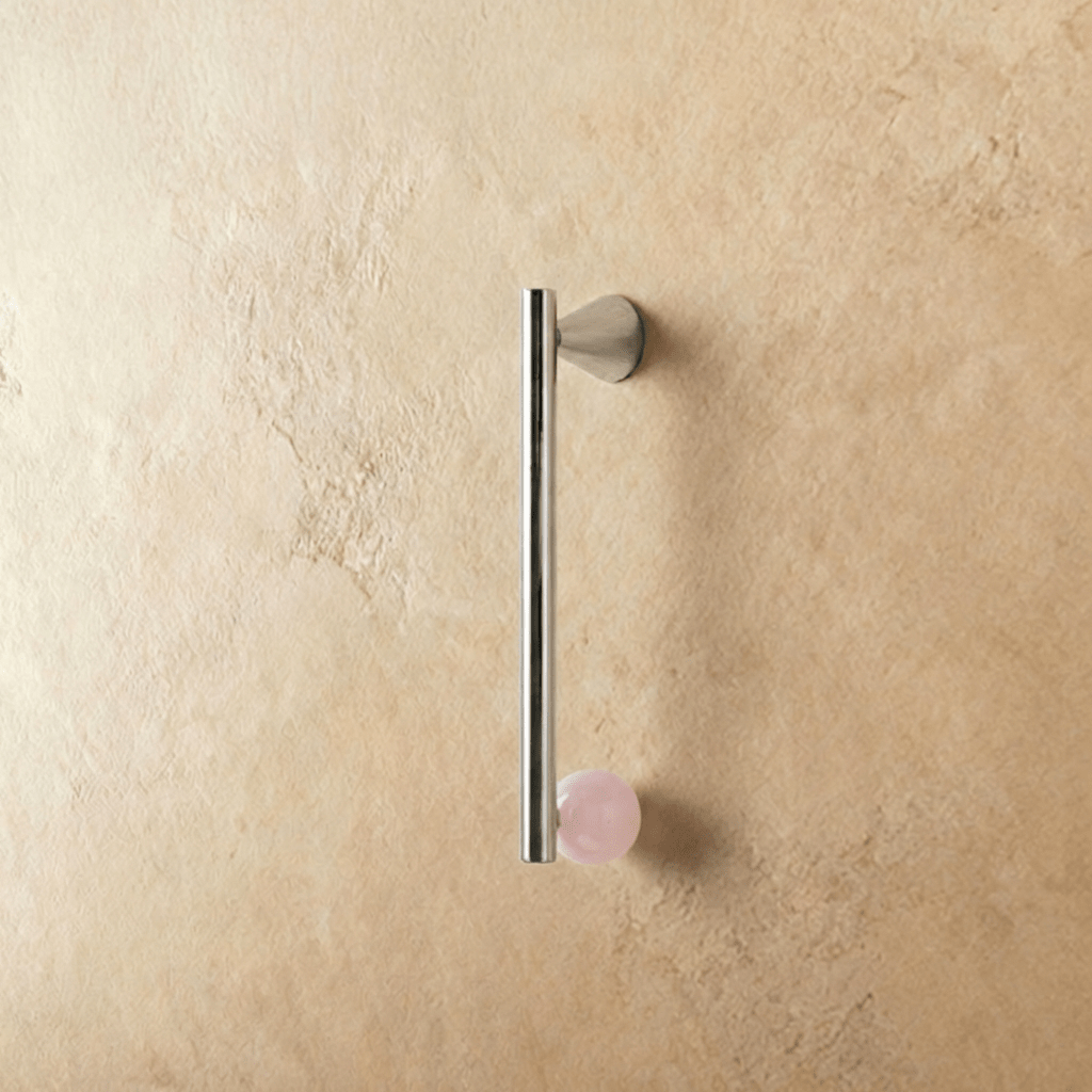Clear crystal knob and pull bar from Kwam, ideal for cabinet hardware in home and garden decor.