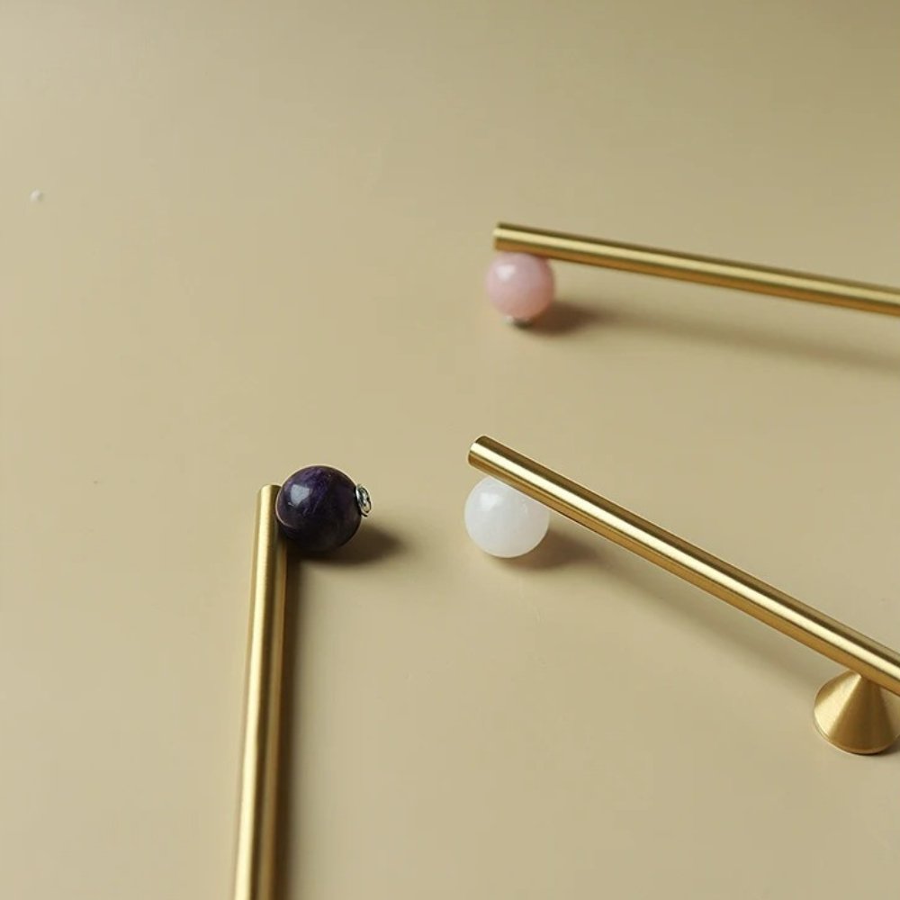 Crystal knob and pull bar from Kwam for cabinet hardware, featuring clear, elegant crystal design for home and garden furniture.