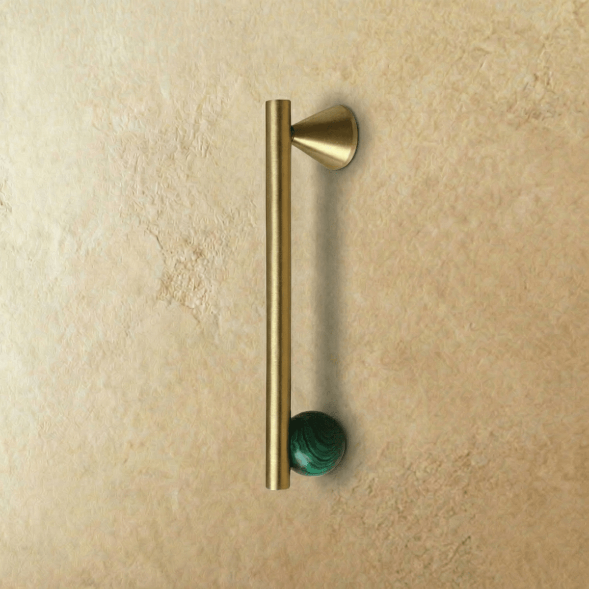 Crystal knob and pull bar from Kwam, elegant cabinet hardware for home and garden furniture.