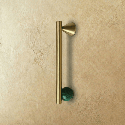 Crystal knob and pull bar from Kwam, elegant cabinet hardware for home and garden furniture.