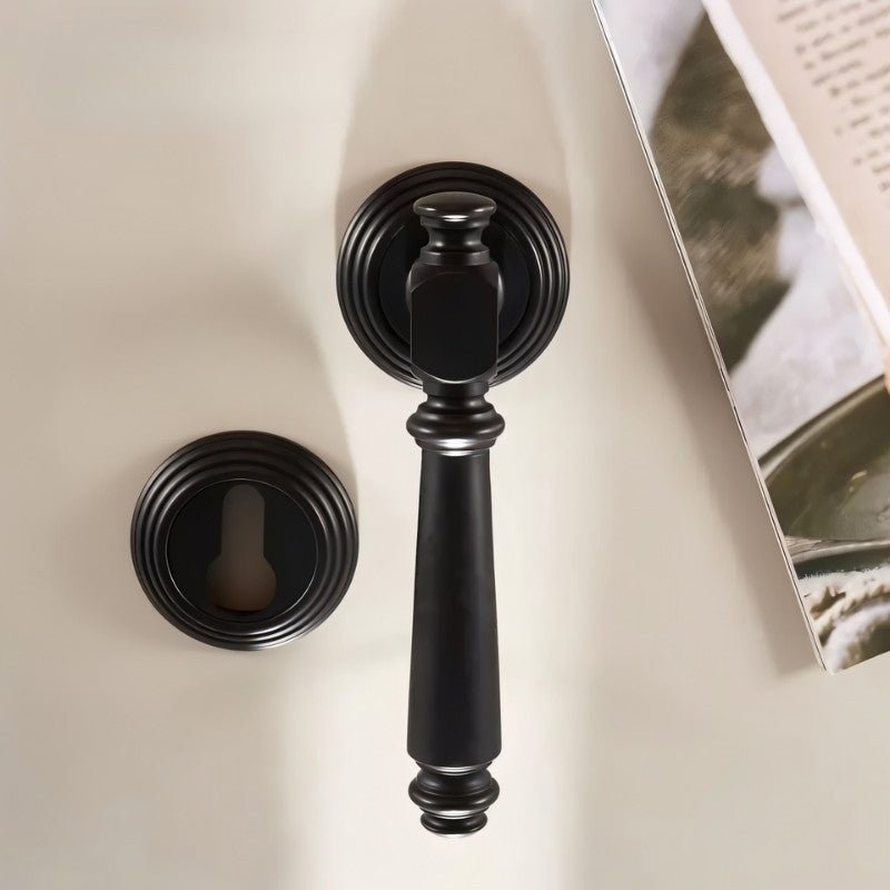 Louter Handle and Lock - Nuvé