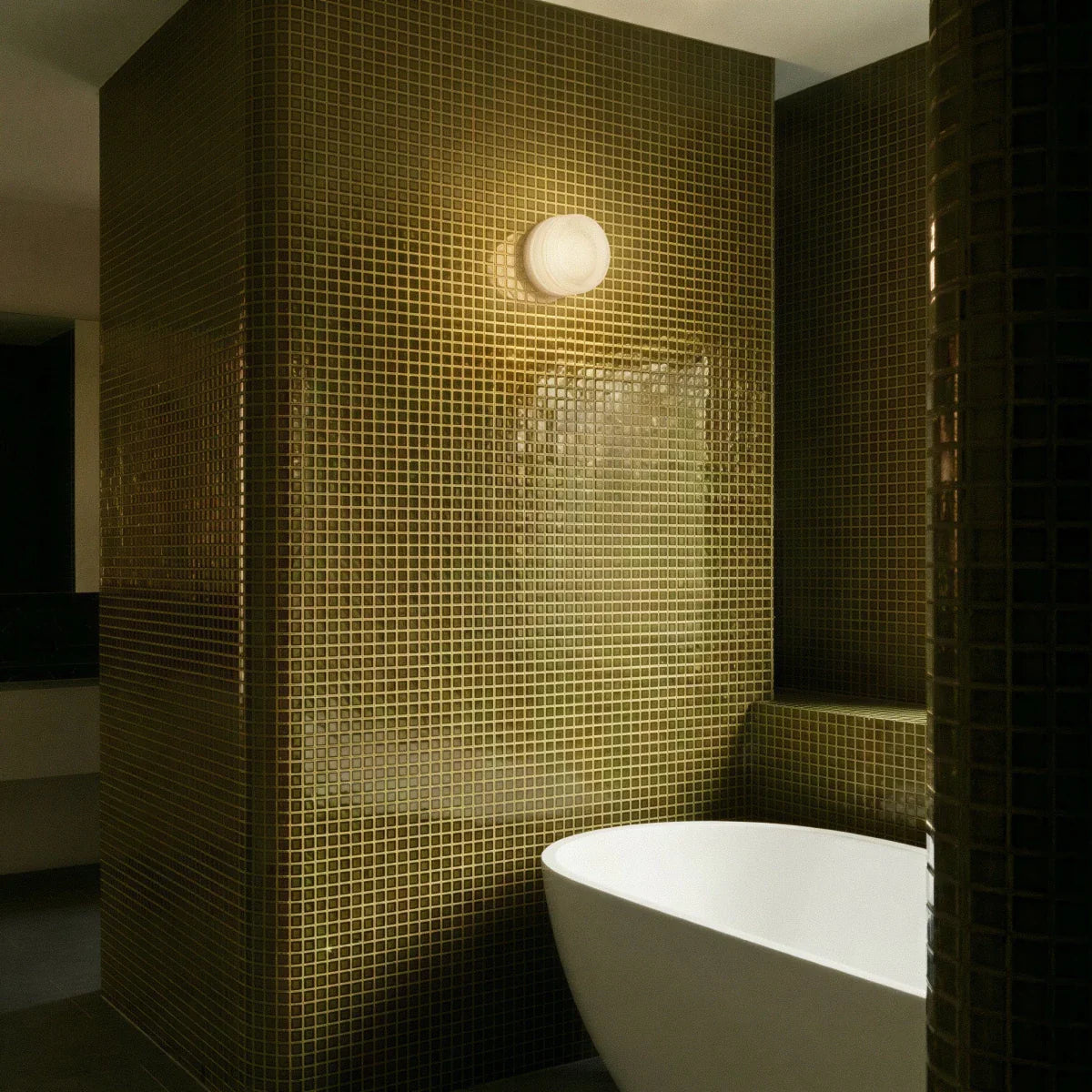 Lugna Wall Lamp