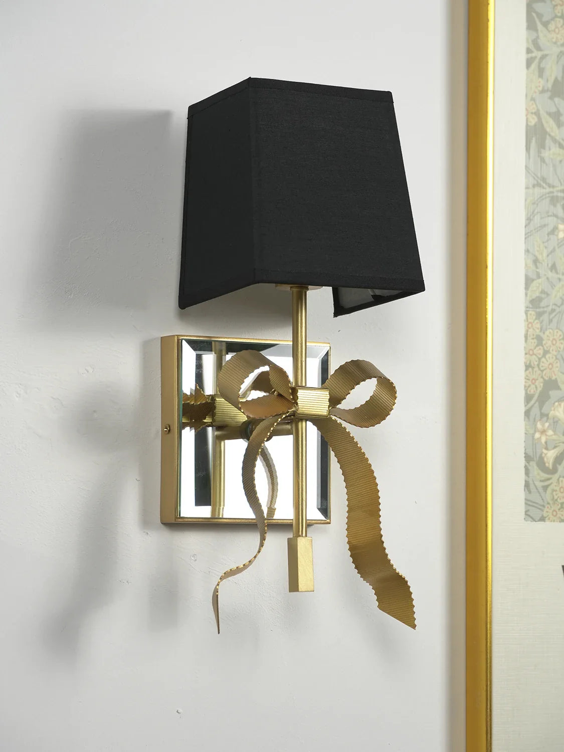Ribbon Bow Wall Light - Nuvé