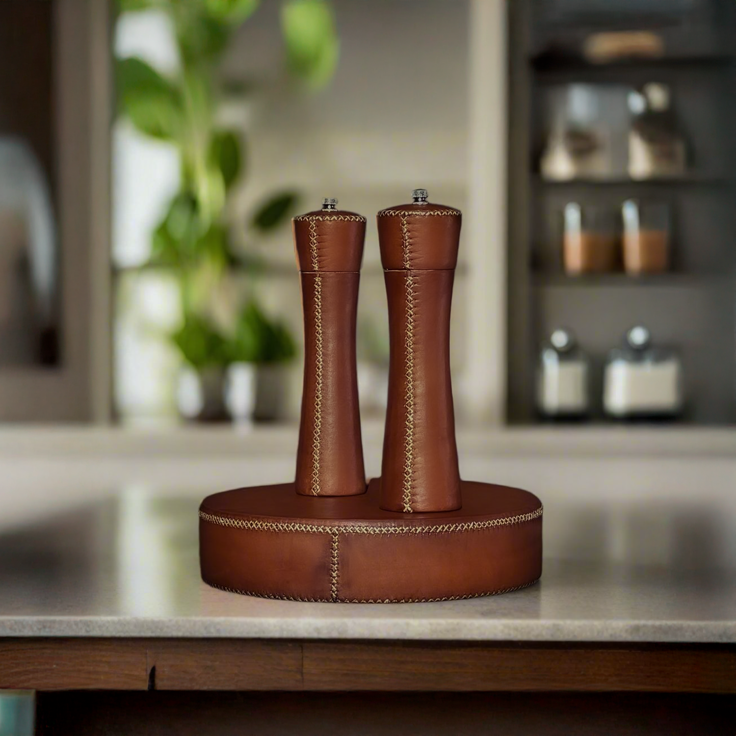 Sal y Pimienta | Leather Salt and Pepper Mills - Nuvé