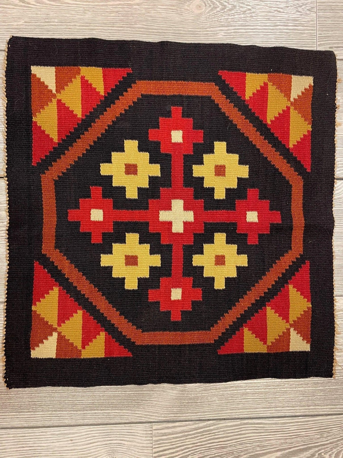 Small Mexican Hand Woven Kilim Rug 19''x19'' - Nuvé