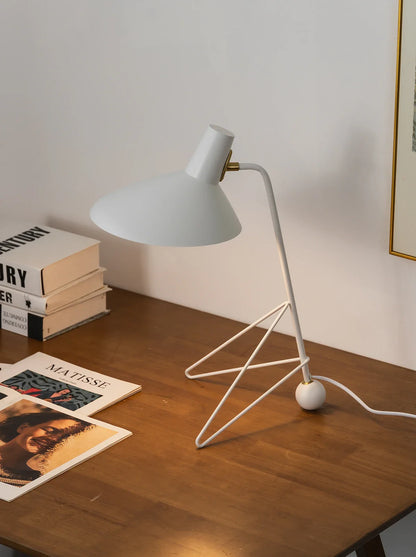 Tripod HM9 Simple Table Lamp