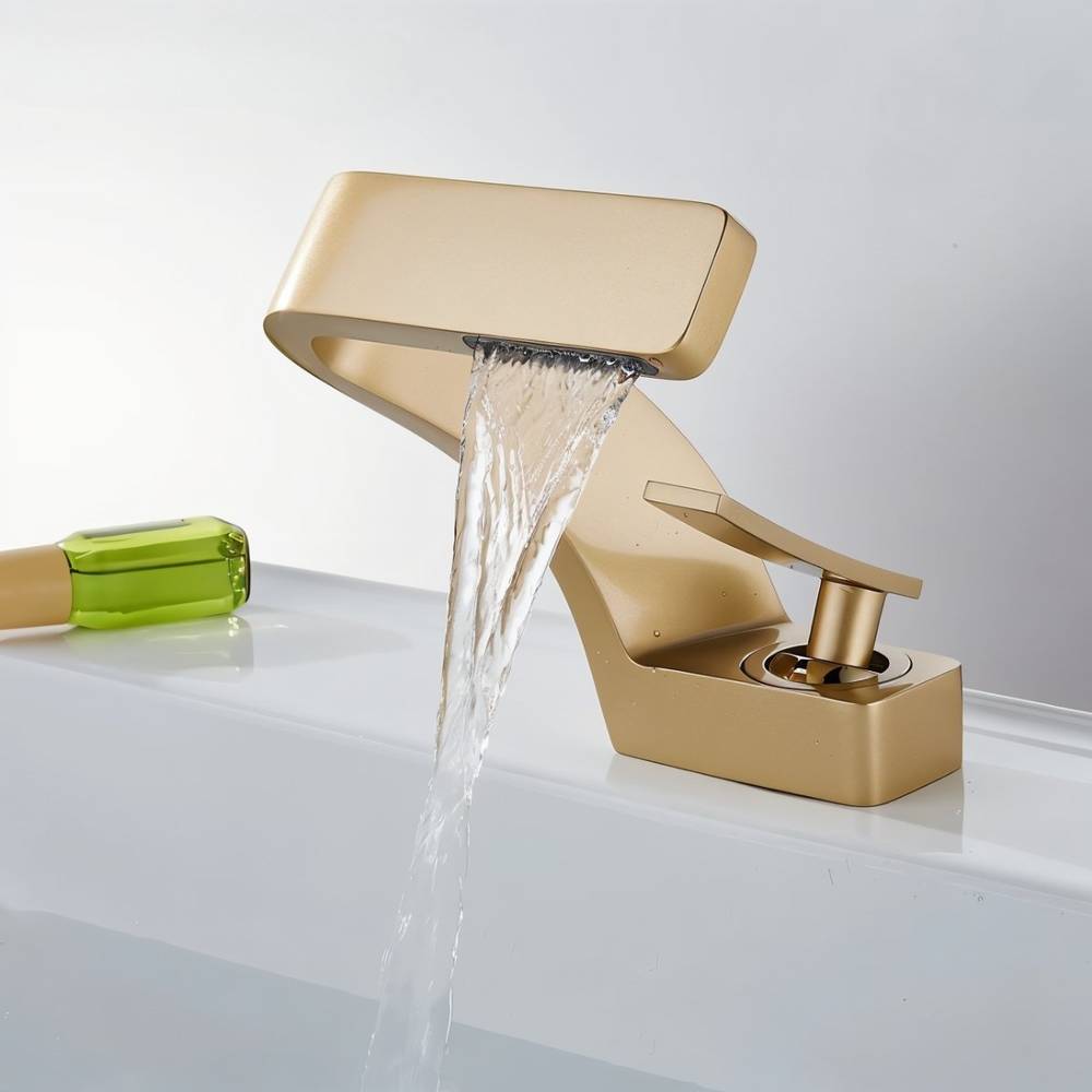 Vatn Bathroom Faucet - Nuvé